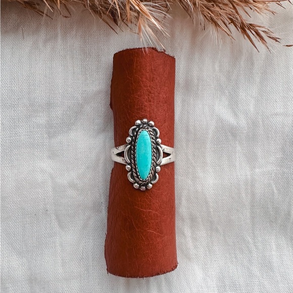 Jewelry - Size 9 vintage turquoise accent ring